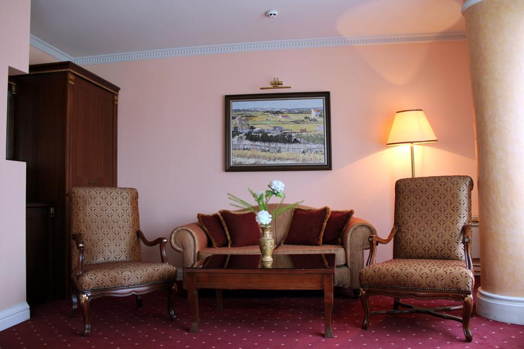 Stone Bridge Hotel Skopje Rum bild