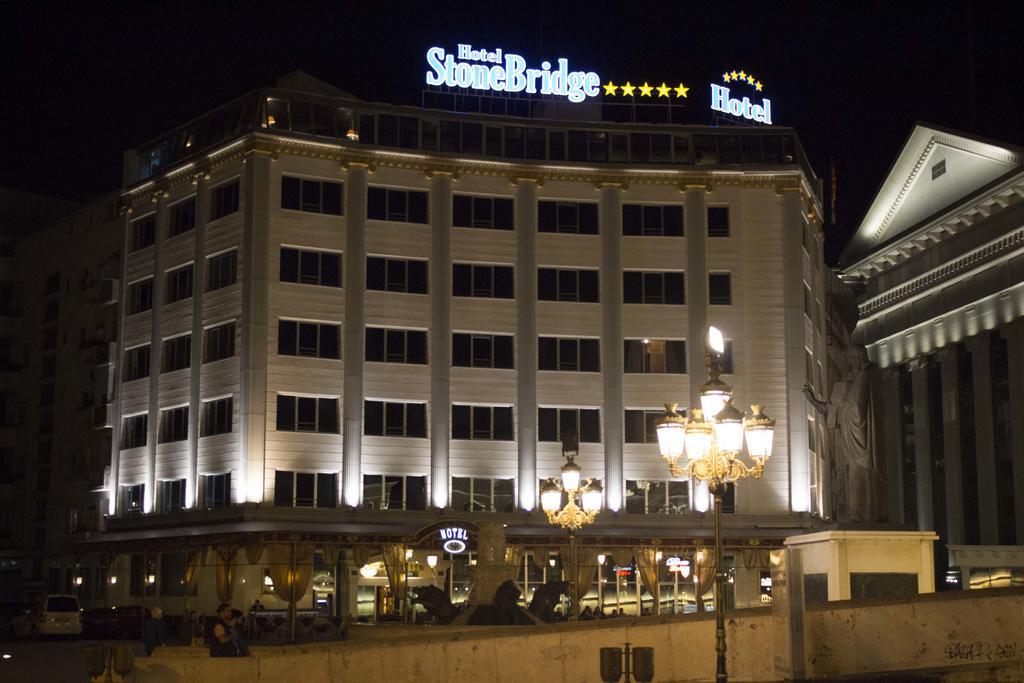 Stone Bridge Hotel Skopje Exteriör bild